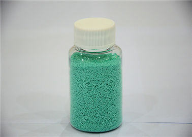 Grünes Körnchen-Farbtupfen-Natriumsulfat sprenkelt Reinigungs-Chemikalien